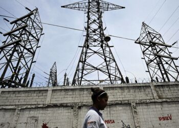 Sistema eléctrico en terapia intensiva: solo opera al 36% de su capacidad mientras el interior del país sufre apagones