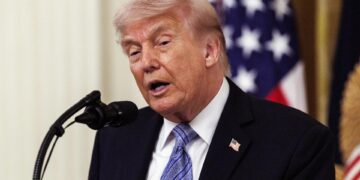 Trump afirma que Cuba «está pidiendo ayuda» y va a responder con diálogo