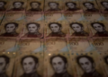 El bolívar pierde 45% de su valor frente al dólar en 2026