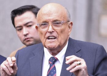 Exalcalde de Nueva York Rudy Giuliani está hospitalizado en condición crítica pero estable