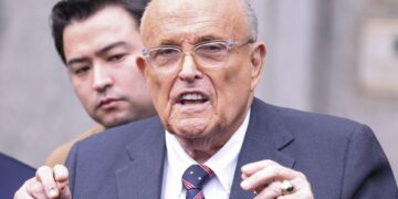 Exalcalde de Nueva York Rudy Giuliani está hospitalizado en condición crítica pero estable