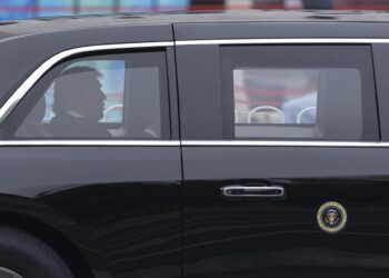 Donald Trump abandona Pekín tras concluir su visita de Estado a China