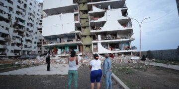 El grito de auxilio en una ciudad devastada en Venezuela que espera por rescatistas