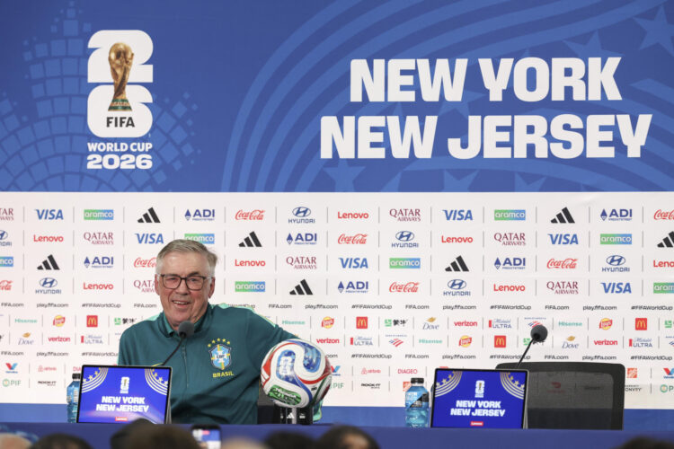 El seleccionador de Brasil, Carlo Ancelotti, habla en una rueda de prensa en East Rutherford en New Jersey (EE.UU.). EFE/SEBASTIÃO MOREIRA