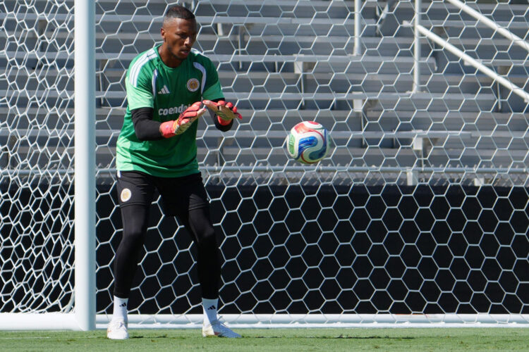 Eloy Room, portero de Curazao, en un entrenamiento en Miami (Estados Unidos). EFE/Alberto Boal