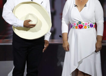 Fujimori y Sánchez se culpan de «caos» en Perú a una semana de segunda vuelta presidencial