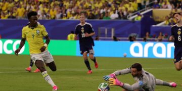 0-3. Brasil sonríe por partida doble: liderato y regreso de Neymar