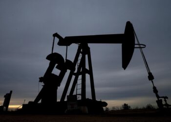 El petróleo de Texas cae más de un 5 % tras el acuerdo de paz entre EE. UU. e Irán