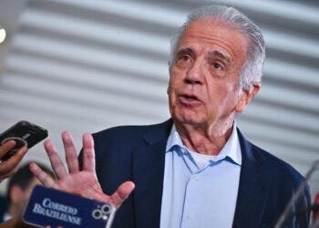 El ministro de Defensa de Brasil visita Venezuela para ampliar la ayuda tras los sismos