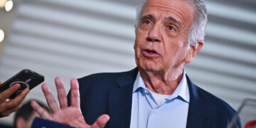El ministro de Defensa de Brasil visita Venezuela para ampliar la ayuda tras los sismos