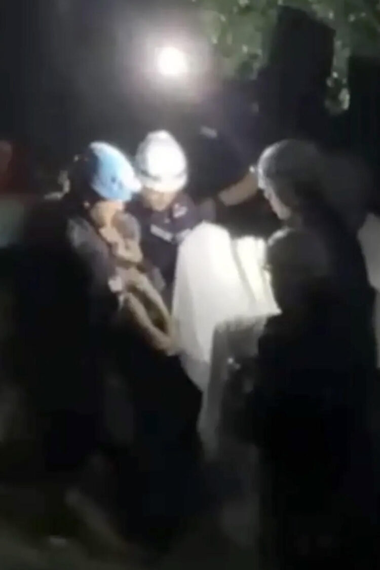 Captura de pantalla tomada de la cuenta oficial en Telegram MIPPCI  del Ministerio del Poder Popular para la Comunicación e Información de Venezuela, que muestra a un niño de tres años rescatado en la madrugada de este martes por la misión de rescatistas de Jordania tras permanecer casi seis días atrapado entre las ruinas de una edificación. Venezuela vive horas decisivas de búsquedas tras los terremotos del pasado miércoles de magnitud 7,2 y 7,5, informó el Ministerio de Comunicación. EFE/ MIPPCI
