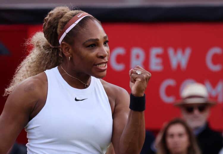 La tenista estadounidense celebra un punto durante su partido de dobles en el torneo de Queens el pasado 9 de junio. EFE/EPA/ANDY RAIN