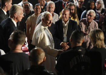 El papa lleva mensaje de esperanza a cárcel de Brians 1: «El pasado no condena el futuro»