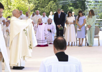 Un millón doscientas mil personas acuden a misa del papa en la plaza de Cibeles de Madrid