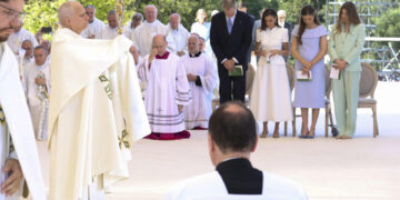 Un millón doscientas mil personas acuden a misa del papa en la plaza de Cibeles de Madrid
