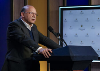 Gobierno electo activa transición en Colombia entre críticas de Petro y desafío de Cepeda