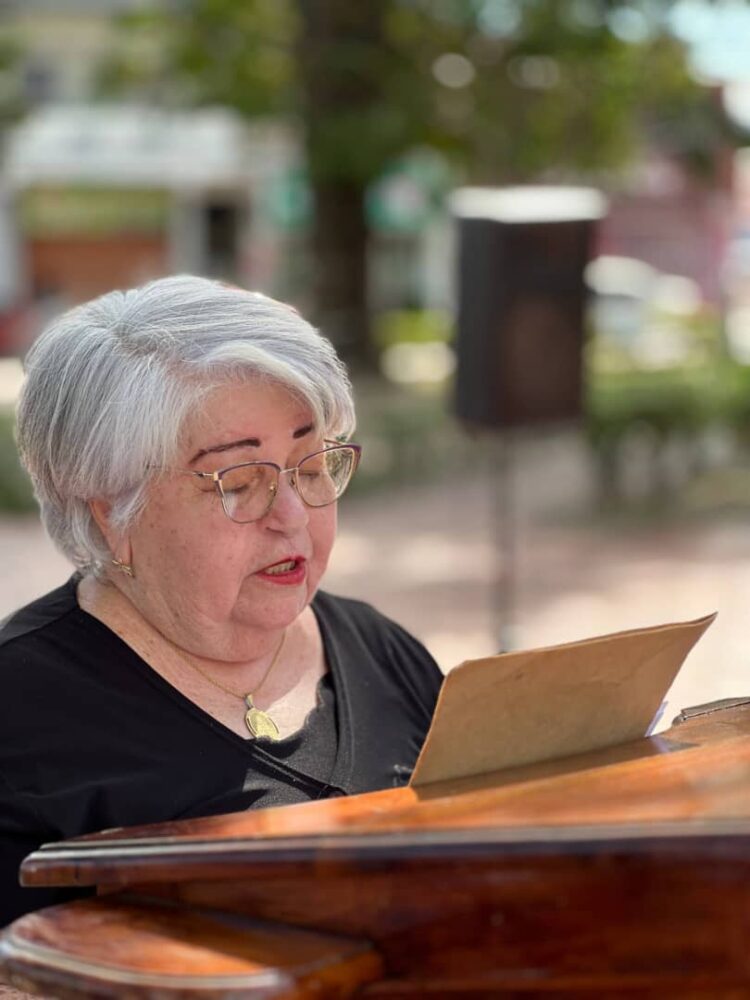 Ana Hermelinda de Castellanos oradora de orden de la actividad especial celebrada en Sabana de Mendoza.