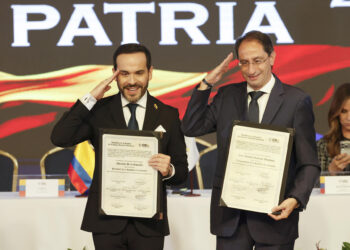 Consejo electoral entrega a De la Espriella credencial como presidente electo de Colombia