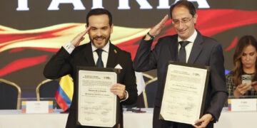 Consejo electoral entrega a De la Espriella credencial como presidente electo de Colombia