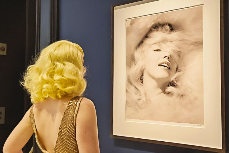 Con motivo del centenario del nacimiento de Marilyn Monroe, la National Portrait Gallery de Londres inaugura una gran exposición que busca explorar la vida, la carrera y el legado de la actriz estadounidense, a través de retratos creados por muchos de los fotógrafos y artistas más importantes de los siglos XX y XXI, entre ellos Andy Warhol y Pauline Boty. EFE/Guillermo Garrido