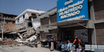 Venezuela comienza a recibir ayuda internacional mientras las muertes se acercan al millar