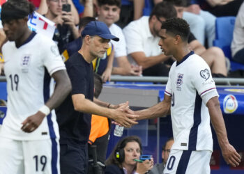 Roban las botas y los balones de la selección inglesa antes de su llegada a Kansas City
