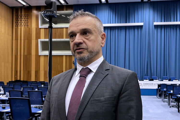 - La ONU advierte de que el crimen organizado ha causado a escala global una media de 95.000 homicidios anuales desde el año 2000, una cifra ligeramente superior a la de los conflictos armados en ese mismo periodo, 92.000, aunque ha sido "menos visible" para la sociedad. Así lo explica en una entrevista concedida a EFE en Viena Giovanni Gallo, jefe de Control de Drogas y Prevención del Crimen de la Oficina de las Naciones Unidas contra la Droga y el Delito (ONUDD). EFE/ Sara Corsellas