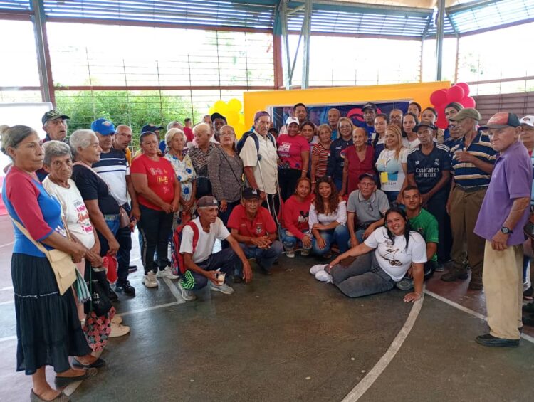 Aspecto de la actividad celebrada en el municipio Bolívar homenaje a los adultos mayores.