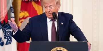 Trump afirma que Irán está «acabado» y que no recibirá «ni diez centavos» de EEUU
