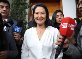Fujimori vuelve a situarse por delante de Sánchez en la recta final del escrutinio en Perú