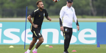 Neymar no descansa y acelera su preparación para el partido contra Escocia
