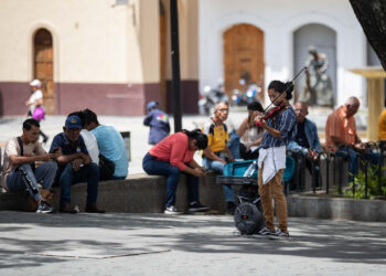 Tras cinco meses sin Maduro, Venezuela sigue esperando el alivio económico y político