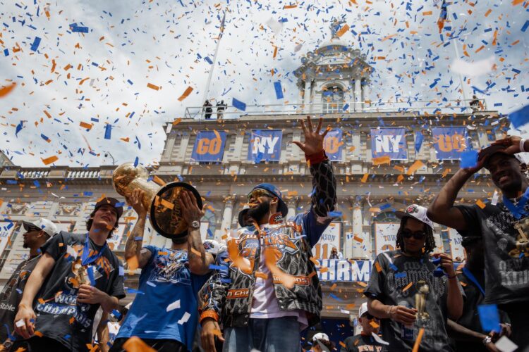 Los jugadores de los New York Knicks durante la celebración del título en Nueva York. EFE/EPA/OLGA FEDOROVA