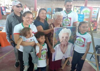 Unas palabras para: Ana Aurelia  |  Por: Orlando Rosales