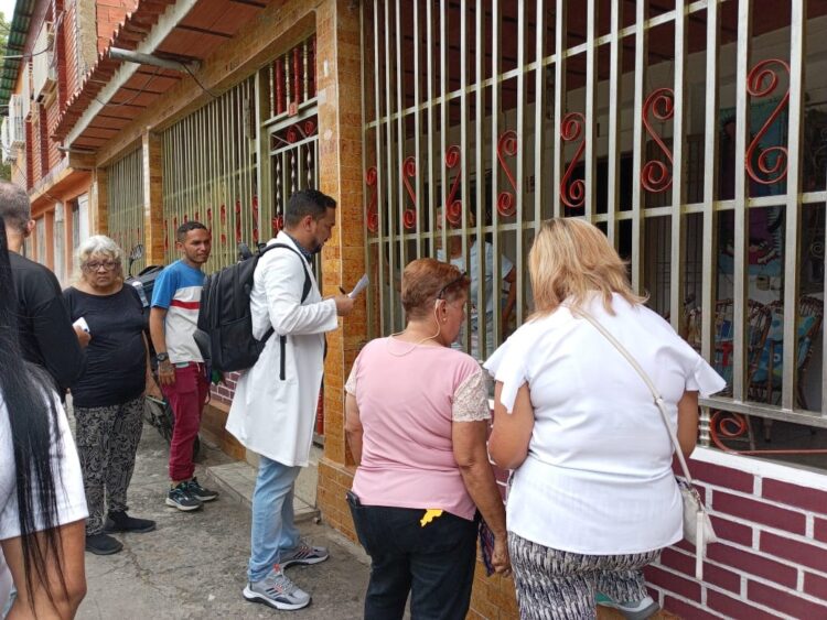 Casa a Casa se recorrió la urbanización