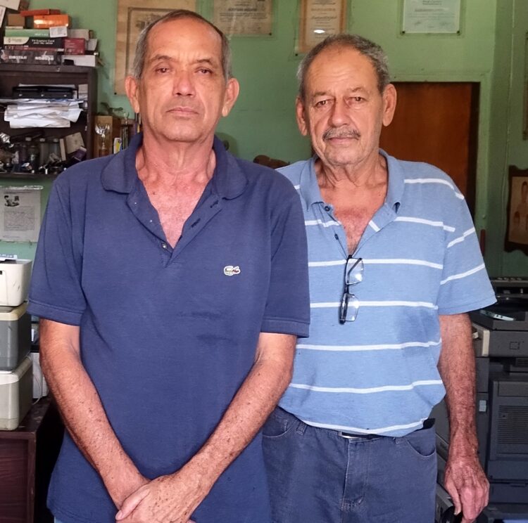 Alexander Gallinat y Jesús Navarro, directivos de la Asociación de Personas con Discapacidad Visual de Motatan (Foto Douglas Abreu)
