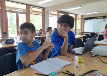 Semilleros Científicos: Sembrando el futuro de la ciencia en la juventud