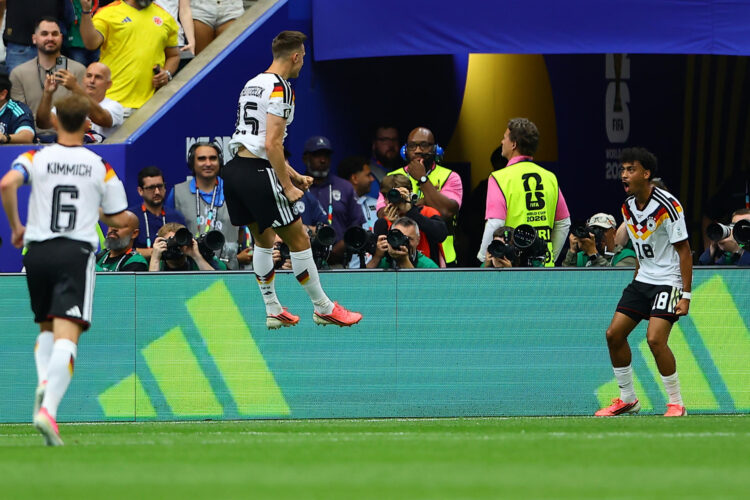Nico Schlotterbeck celebra su gol contra Curazao.-EFE/ Carlos Ramírez