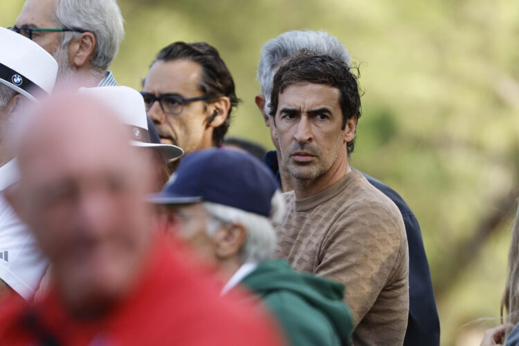 Fotografía de Sergio Pérez, en la que puede verse en una imagen de archivo del 9 de octubre de 2025 al exfutbolista Raúl González. EFE