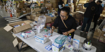 Donaciones y voluntarios se concentran en Bogotá para seguir enviando ayudas a Venezuela