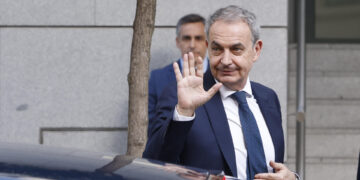 Zapatero niega al juez que ejerciera influencia para favorecer a la aerolínea Plus Ultra