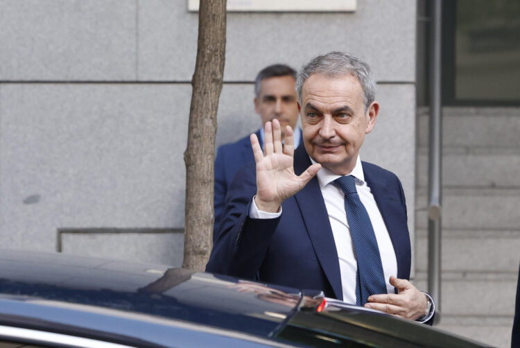 - El expresidente del Gobierno, José Luis Rodríguez Zapatero, llega a la Audiencia Nacional para declarar como investigado por organización criminal, tráfico de influencias y falsedad en la causa sobre el préstamo a la compañía aérea Plus Ultra. EFE/ J.J.Guillen
