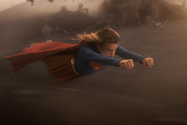 Fotograma cedido este 24 de junio por DC Studios en la que aparece la actriz australiana Milly Alcock durante una escena de la película 'Supergirl', que se estrena oficialmente el jueves en las salas de cine. EFE/DC Studios