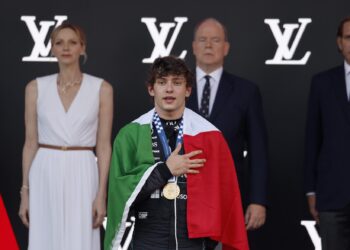 Antonelli refuerza liderato tras lograr en Mónaco su quinta victoria seguida