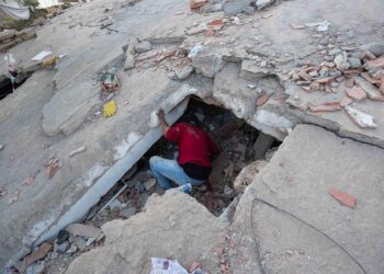 Los venezolanos despiertan sacudidos por un nuevo sismo a cinco días del doble terremoto