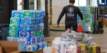 Los venezolanos de Miami transforman su angustia por los terremotos en ayuda humanitaria