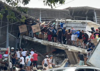 Caos y desolación en La Guaira, una ciudad destrozada por los derrumbes en Venezuela