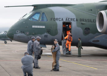 Parte misión humanitaria brasileña hacia Venezuela con 36 bomberos y 12 toneladas de carga