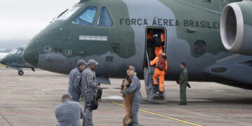 Parte misión humanitaria brasileña hacia Venezuela con 36 bomberos y 12 toneladas de carga
