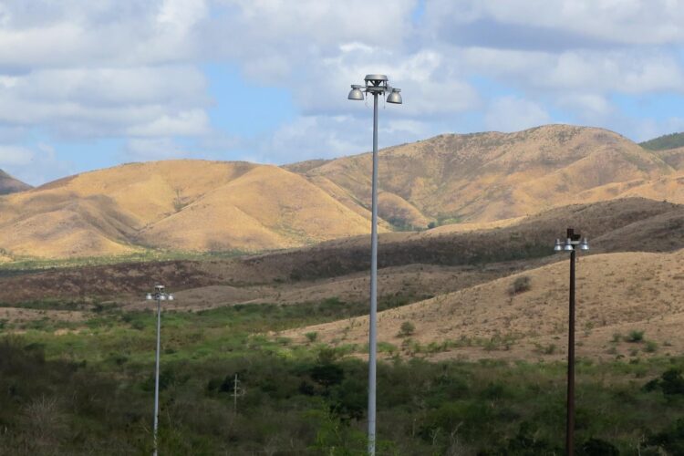 Fotografía de archivo de las montañas de Salinas, afectadas por un periodo de sequía, en la costa sur de Puerto Rico. EFE/Jorge Muñiz